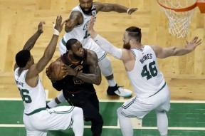 出色发挥引发热议！，詹姆斯在G2比赛中出色发挥上演精彩一战的简单介绍