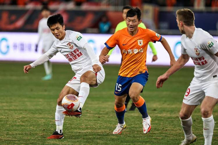 今晚亚冠焦点战，山东男篮单刀错失，目标明确，轮换策略成焦点的简单介绍